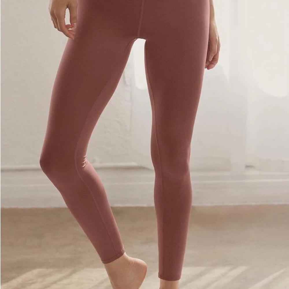 Alo High Waist Airlift Leggings (Chestnut)